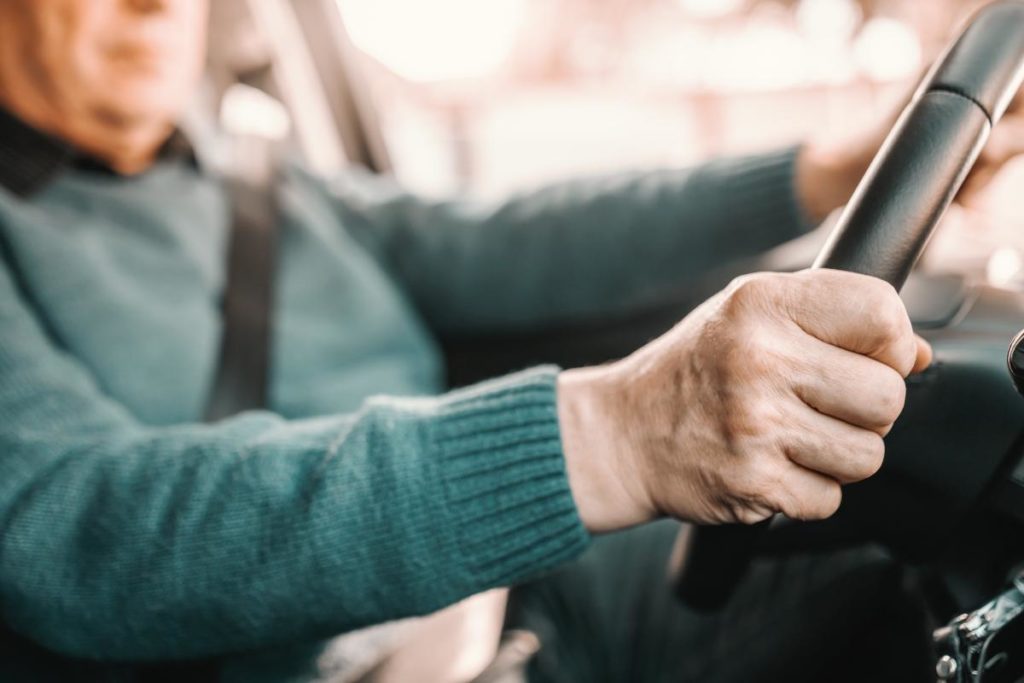 signs a senior should stop driving