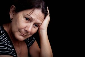 Senior with memory issues puts head on hands and wonders about dementia dos and don'ts